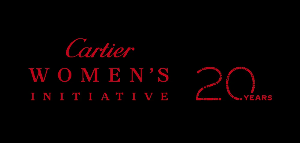 Emblème rouge de la Cartier Women's Initiative et signature des 20 ans sur fond noir